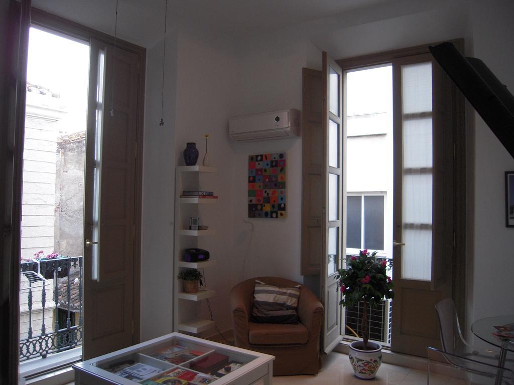 Malama Apartamentos Turisticos Málaga Exteriör bild