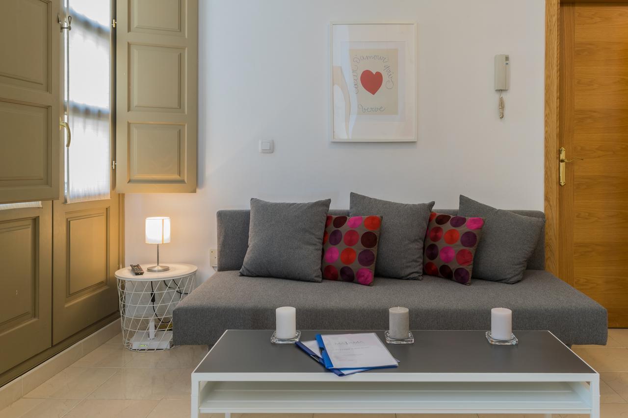 Malama Apartamentos Turisticos Málaga Exteriör bild